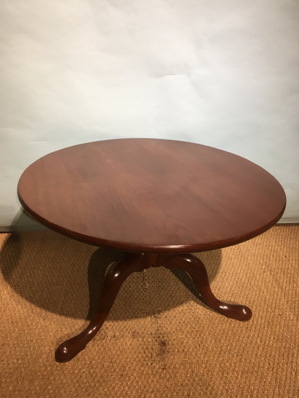 mahogany round coffee table